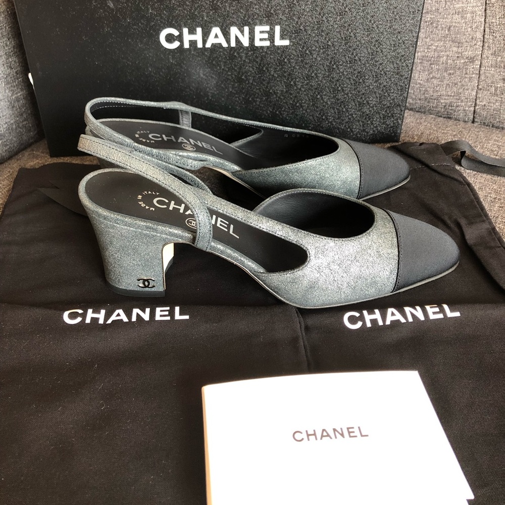 CHANEL Two-Tone Gray and Black Slingback Heels